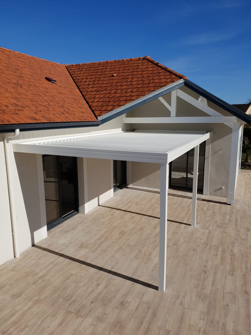 Réalisation VMV Habitat : pergola de terrasse posé près de Pau (64)