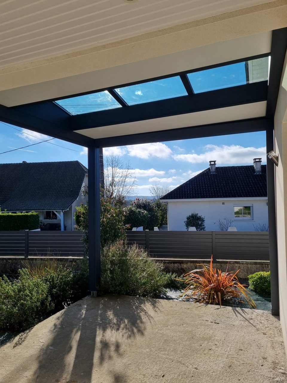 Réalisation VMV Habitat : pergola bioclimatique posé près de Pau (64)
