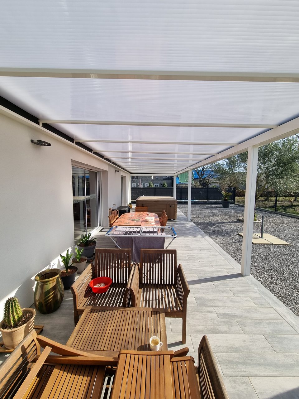 Réalisation VMV Habitat : Couverture de terrasse translucide sur structure aluminium, posée près de Pau (64)