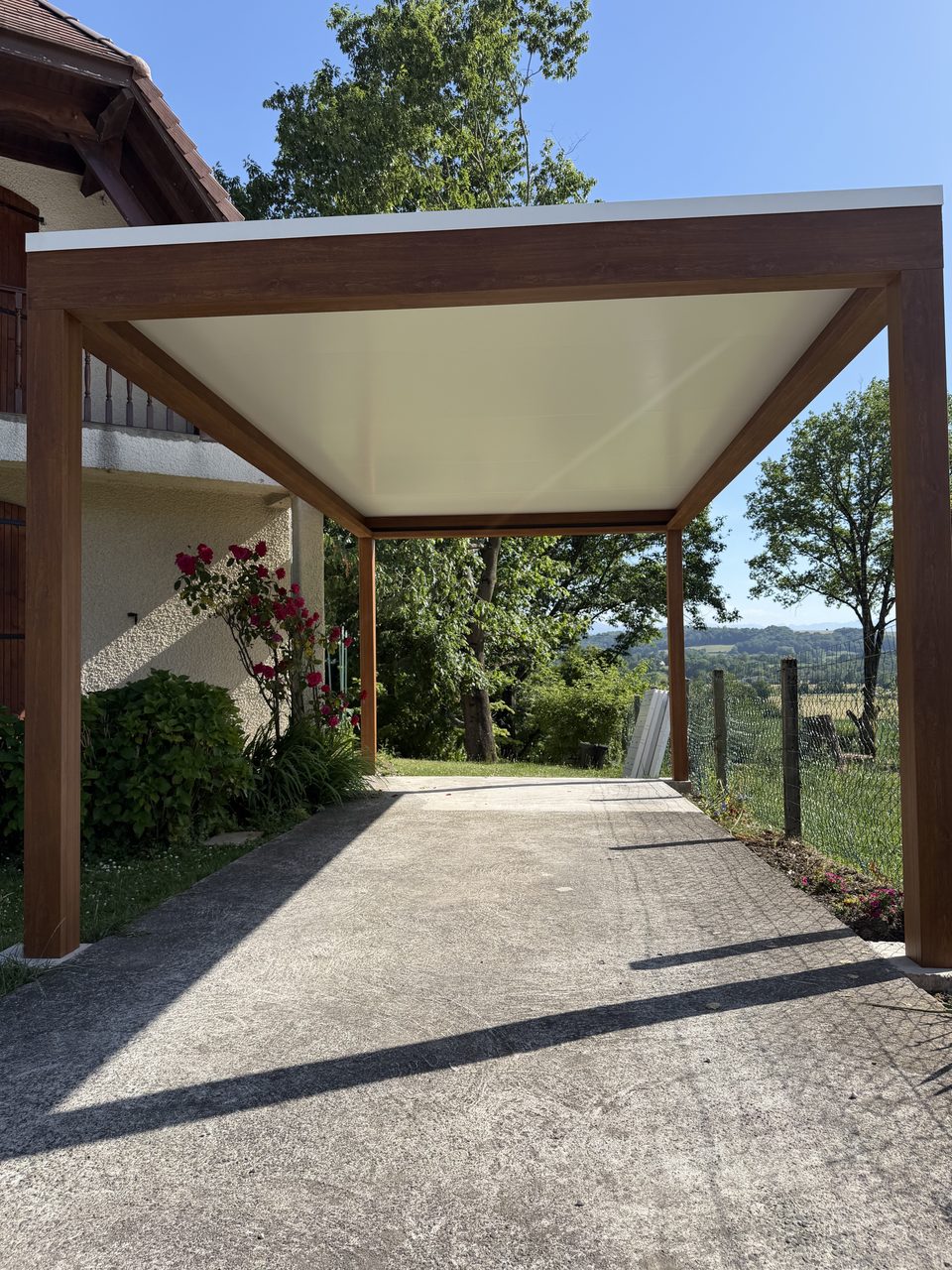Réalisation VMV Habitat : Carport bois sur mesure posé près de Pau (64)